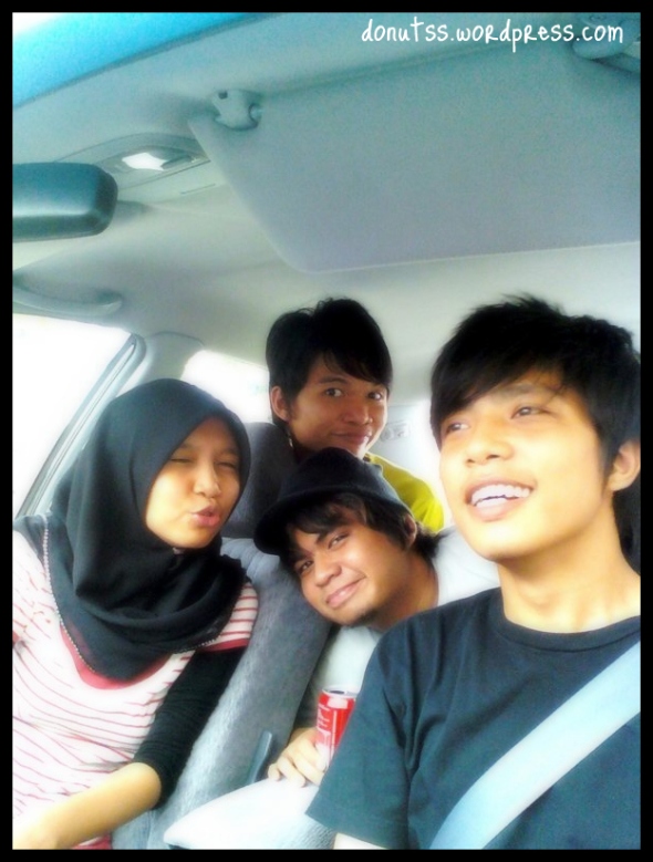 front seat(from left):fara and arep.. back seat(from left):amin and yad